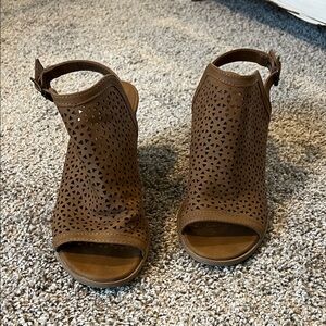 Universal Thread Brown Perforated Sandals